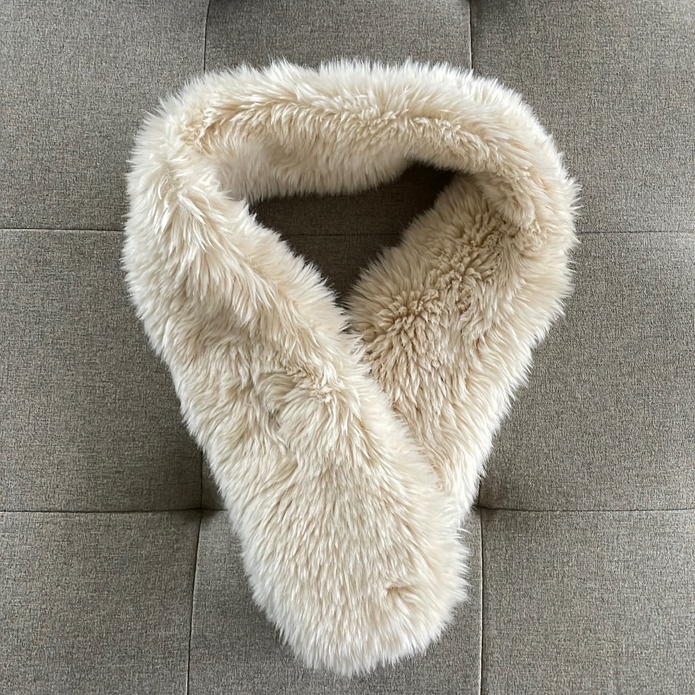 Uniqlo Fur Neck Wrap
